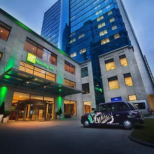 4* מלון By Ihg