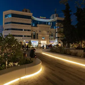 4* מלון Square