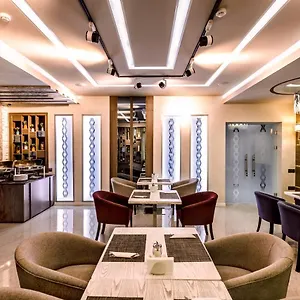 3* Hotel Parallel
