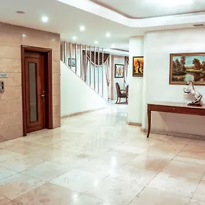 4* מלון Atropat Old