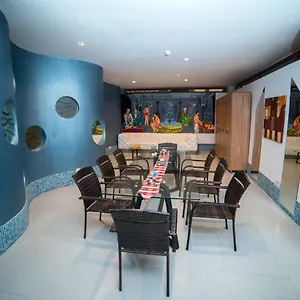 4* מלון Parkway &